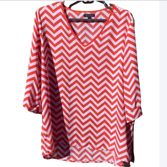 Like-New Kiara Chevron Print Top Size Large V-Neck Semi-Sheer 3/4 Sleeves - Picture 1 of 12